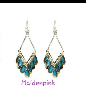 Vintage rhinestones water drop earrings.